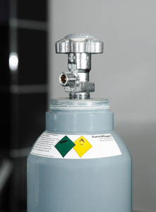 Hinterdrucketikett auf einer Gasflasche