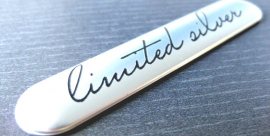 Mehrdimensionaler Schriftzug limited silver