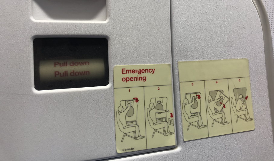 Flugzeugtür Notausgangsschild