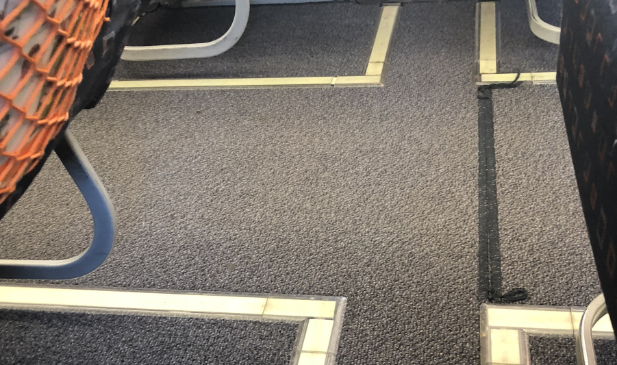 Flugzeuggang langnachleuchtend