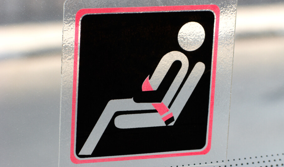 Flugzeugschild Anschnallgurt