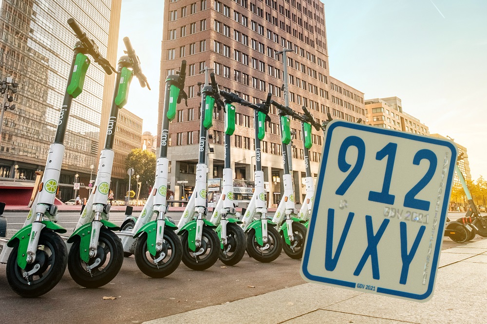 Assurance plate for small electric vehicles